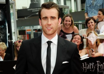 Matthew Lewis Neville Longbottom Gülümsemesini Veneerler ve İncelikle Nasıl Dönüştürdü?