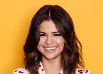 Selena Gomez'in 2025 Gülümseme Dönüşümü