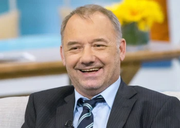 Bob Mortimer'ın Sıra Dışı Gülüş Yolculuğu