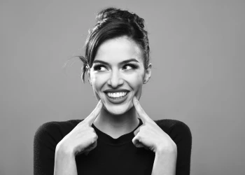 Türkiye vs İngiltere: Hollywood Gülümsemesinin Gerçek Maliyeti Nedir?