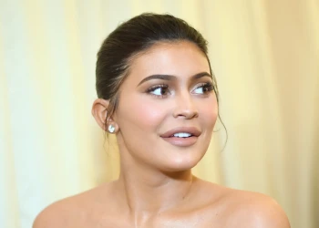 Kylie Jenner'ın Gülümseme Dönüşümü