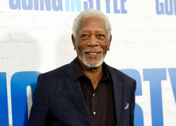 Morgan Freeman'ın Veneerler ve İnce Restorasyonla Gülümseme Yolculuğu