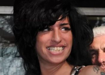 Amy Winehouse Dişleri: Diş Görünümü Hakkında Bildiklerimiz