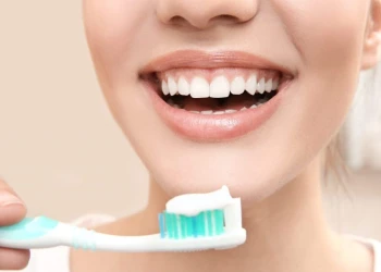 Ağız Bakımı Nasıl Yapılır: Sağlıklı, Özgüvenli Bir Gülümsemenin Bilimi