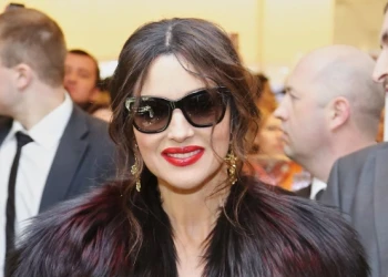 Monica Bellucci Dişleri - Öncesi Sonrası