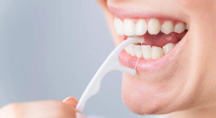 How to Properly Floss Your Teeth and Why It’s Important