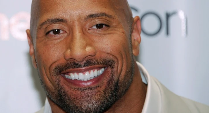 Dwayne Johnson Dişleri - Diş Dönüşüm Yolculuğu