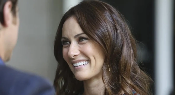 Laura Benanti Diş Dönüşümü: Gülümseme Estetiğinin Öncesi ve Sonrası Analizi