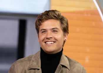 Dylan Sprouse Teeth (Old/New): Before and Afters