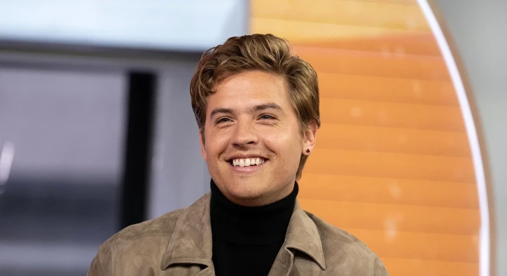 Dylan Sprouse Teeth (Old/New): Before and Afters