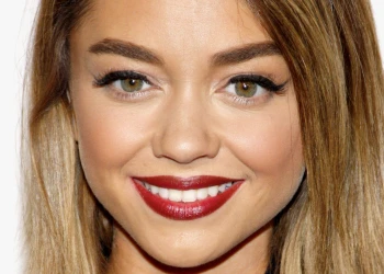 Sarah Hyland Teeth Transformation: Before and After