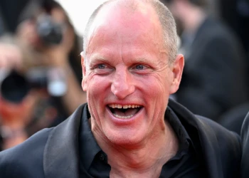 Hat Woody Harrelson seine Zähne machen lassen?