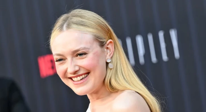 Зубы Дакоты Фаннинг – До и После