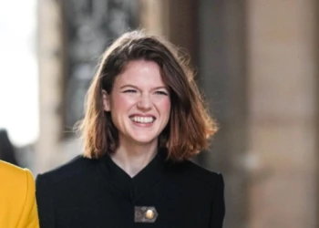 Rose Leslie Zähne Transformation – Vorher & Nachher