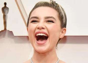 Zuby Florence Pugh: Přirozený Úsměv, Zarovnání a Fasety