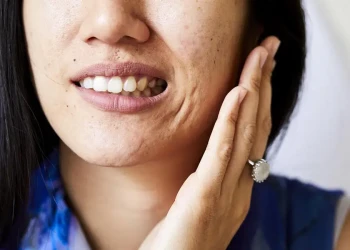 Kieferzusammenbeißen: Symptome, Schiene & Botox Hilfe