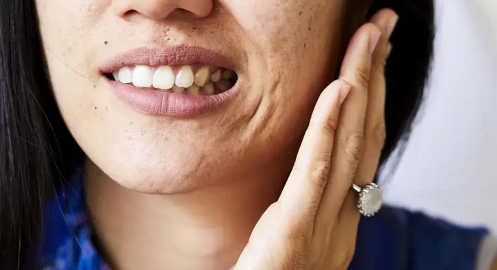 Kieferzusammenbeißen: Symptome, Schiene & Botox Hilfe